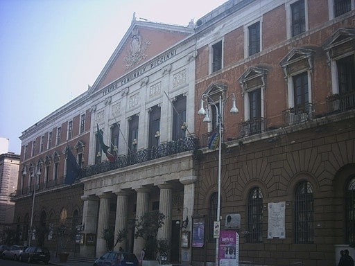 Teatro en Bari, Italia