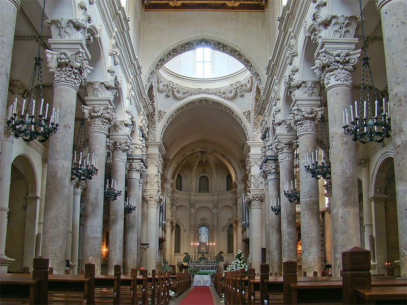 Kirche aus dem Jahr 1600 mit kunstvoller Fassade