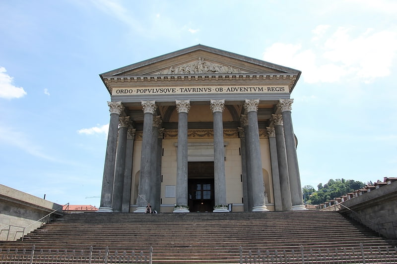 Historische katholische Kirche im neoklassischen Stil