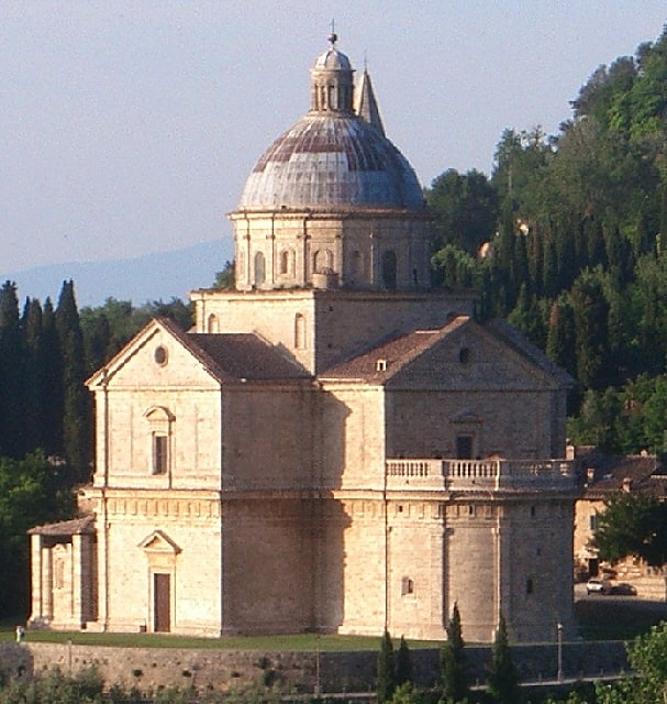 Kirche aus der Zeit um 1500 mit Blick auf die Landschaft