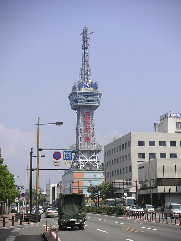 Torre en Beppu, Japón