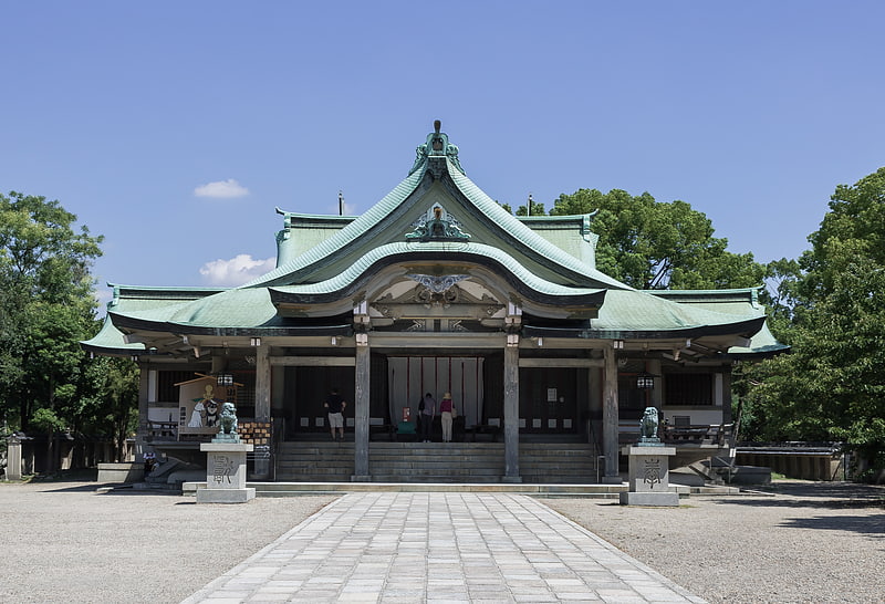 Un sanctuaire shinto historique dédié à un souverain japonais