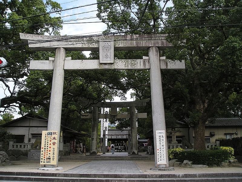 Duży kompleks świątyń Shinto z ogrodami