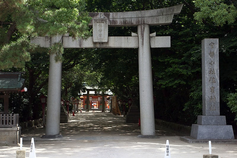 Znana świątynia Shinto w zalesionym parku
