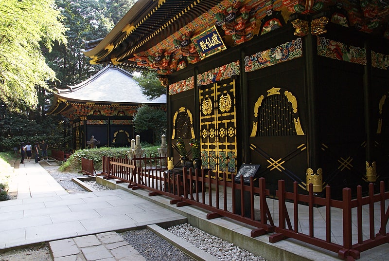 Verziertes Mausoleum eines Feudalherrn aus der Edo-Zeit