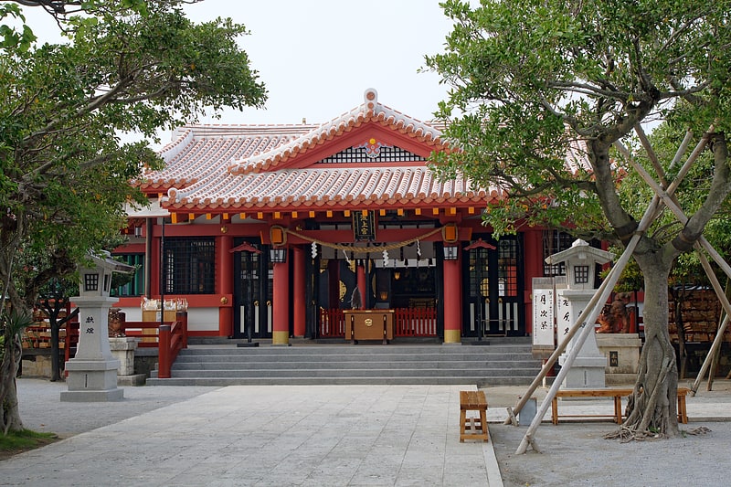 Sanctuaire shinto à Naha, Japon