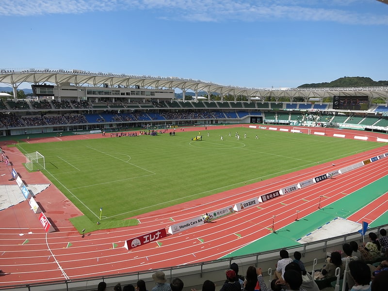 Duży stadion służący głównie do gry w piłkę nożną