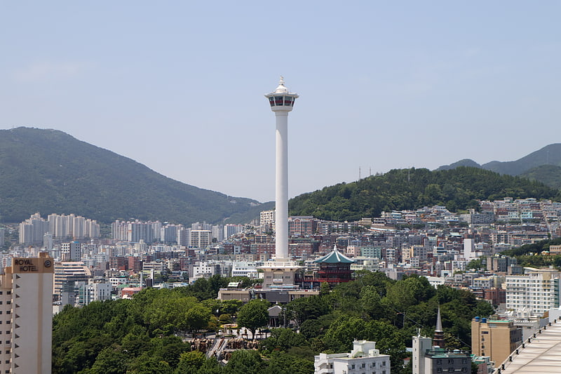 Aufsteigender Turm mit Aussichtsplattform