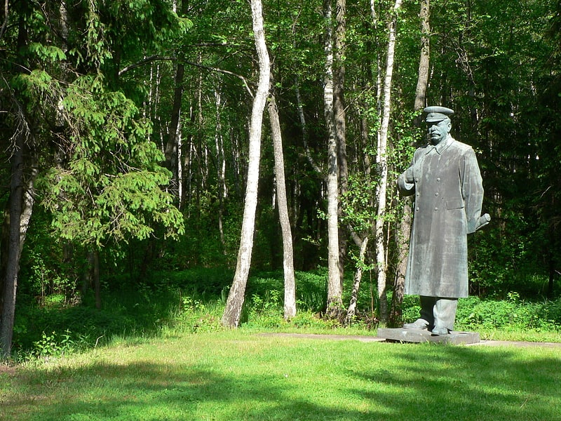 Park stellt alte sowjetische Skulpturen aus