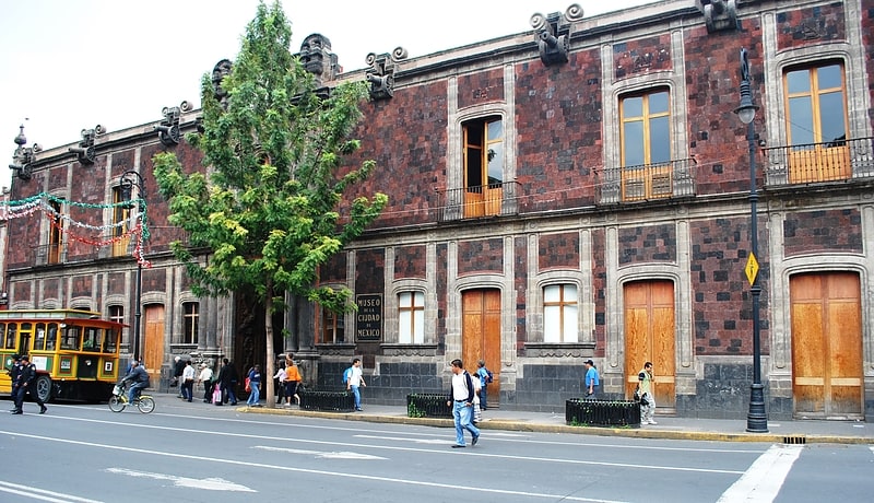 Geschichtsmuseum in einem ehemaligen Palast untergebracht