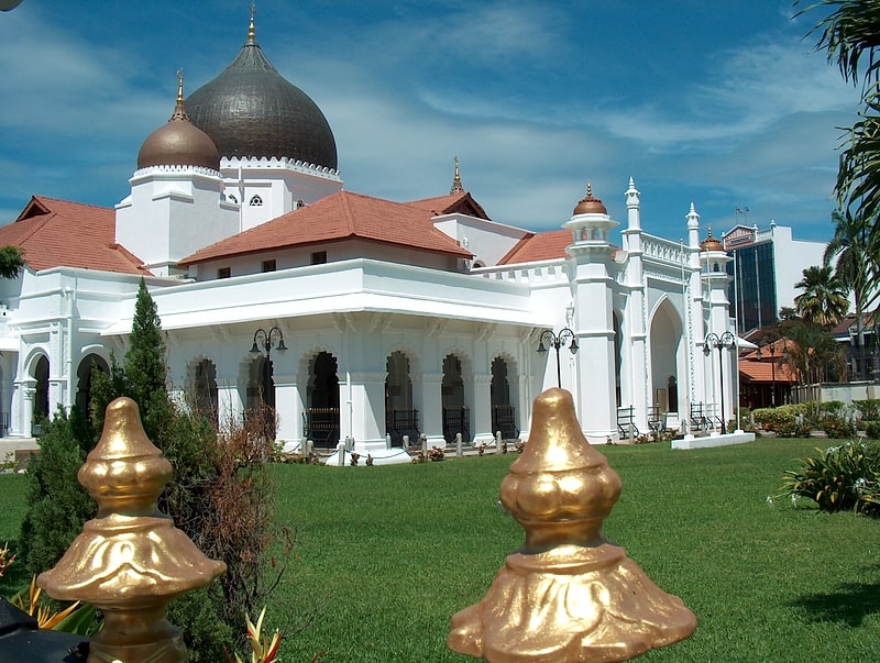 Charmante mosquée avec des éléments mauresques