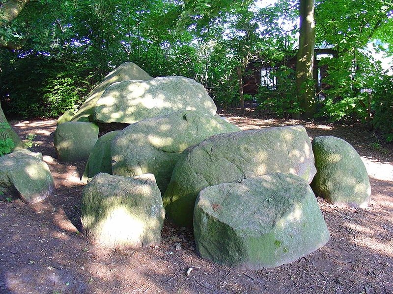 Dolmens D3 and D4