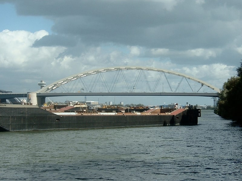 Pont en arc à Rotterdam, Pays-Bas