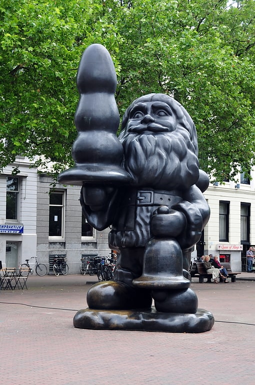 Santa Claus Sculpture