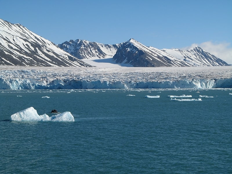 Glacier in Svalbard and Jan Mayen