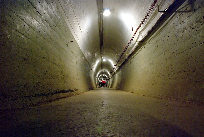Tunnels souterrains datant de la Seconde Guerre mondiale