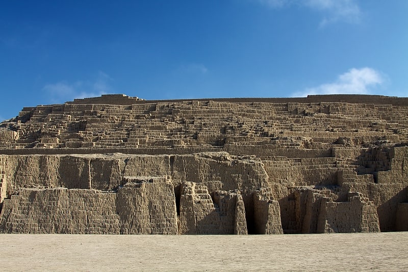 Ruinen einer vorinkanischen Pyramide