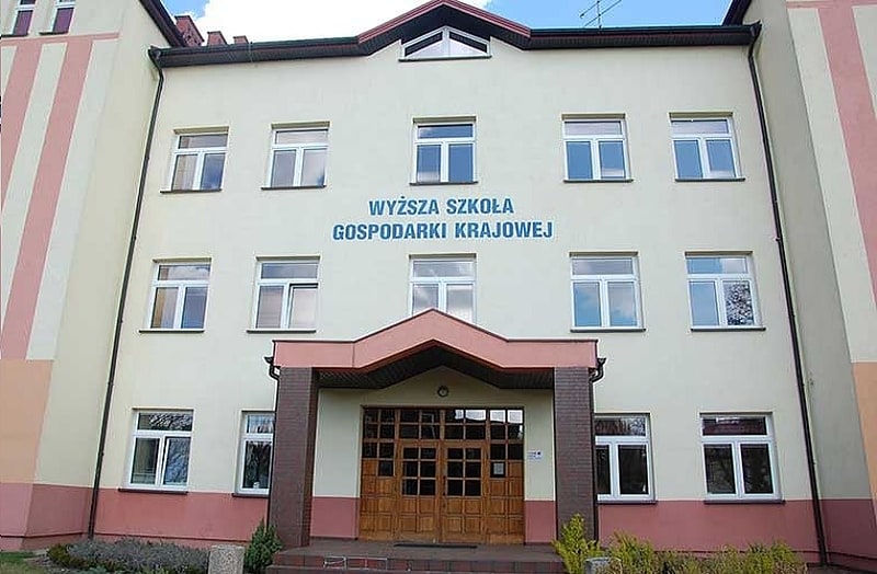 Uczelnia w Kutnie, Polska