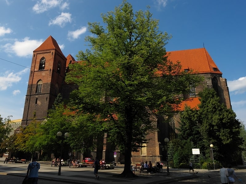 Église à plan basilical à Brzeg, Pologne