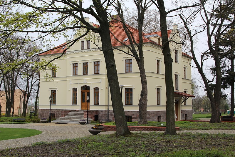 Szreniawa Palace