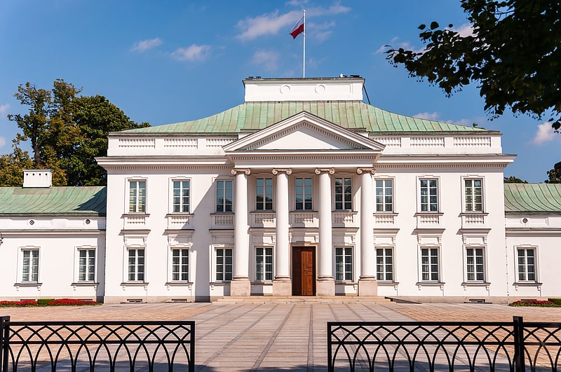 Pałac w Warszawie, Polska