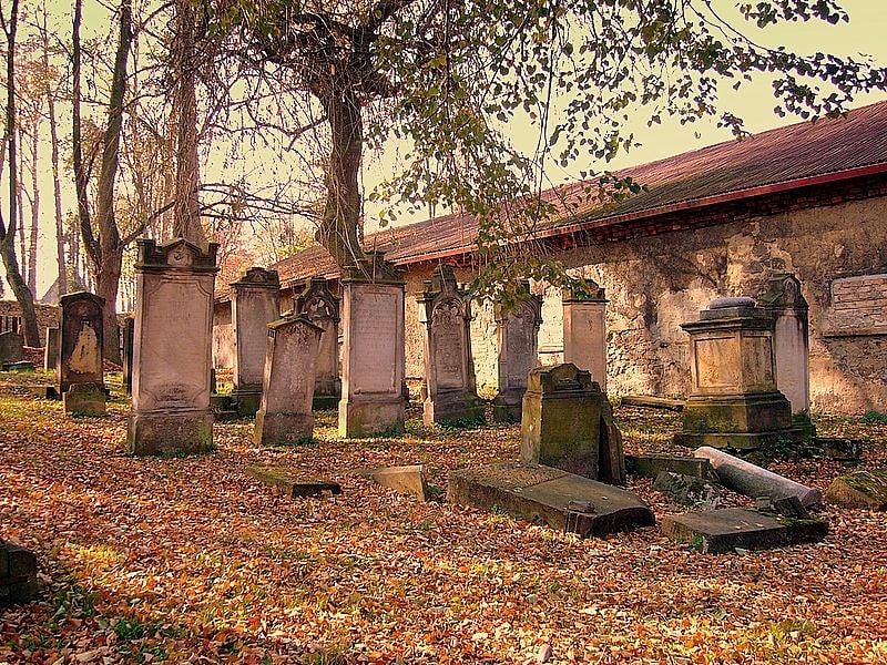 Cmentarz w Kamiennej Górze, Polska