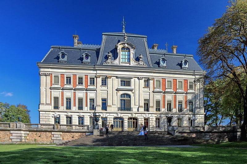 Château baroque avec une décoration du 19e siècle