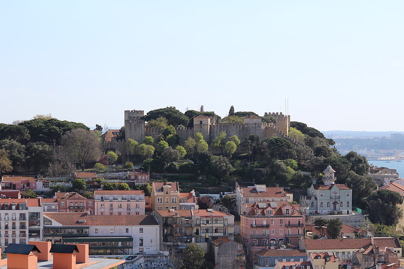 Maurische Burg auf einem Hügel mit Palastruinen