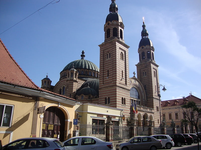 Byzantinische Kirche mit Fresken und einem Laden