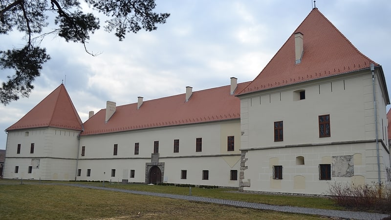 Château des années 1600 avec un musée ethnographique