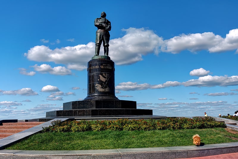 Monumento a Valeri Chkálov