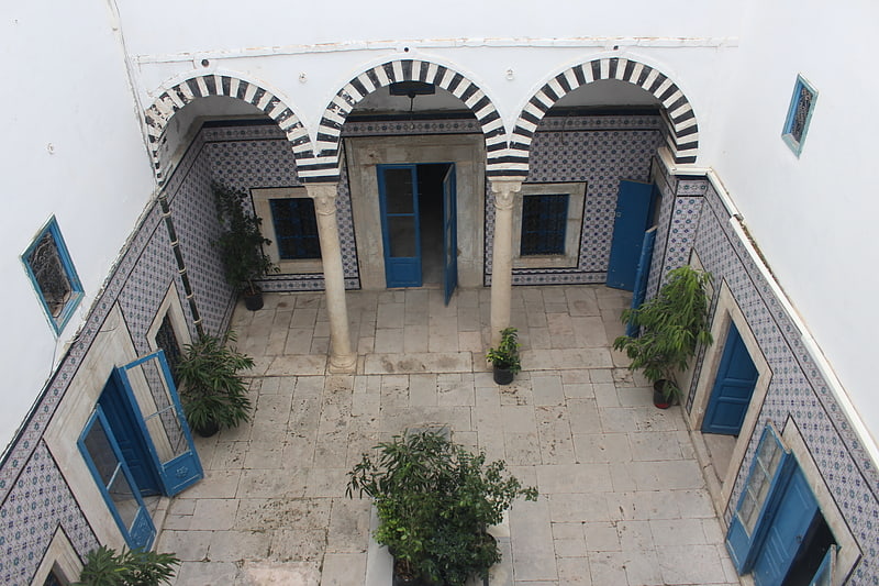 Bibliothèque à Tunis, Tunisie
