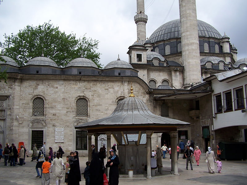 Historische Moschee mit Mausoleum