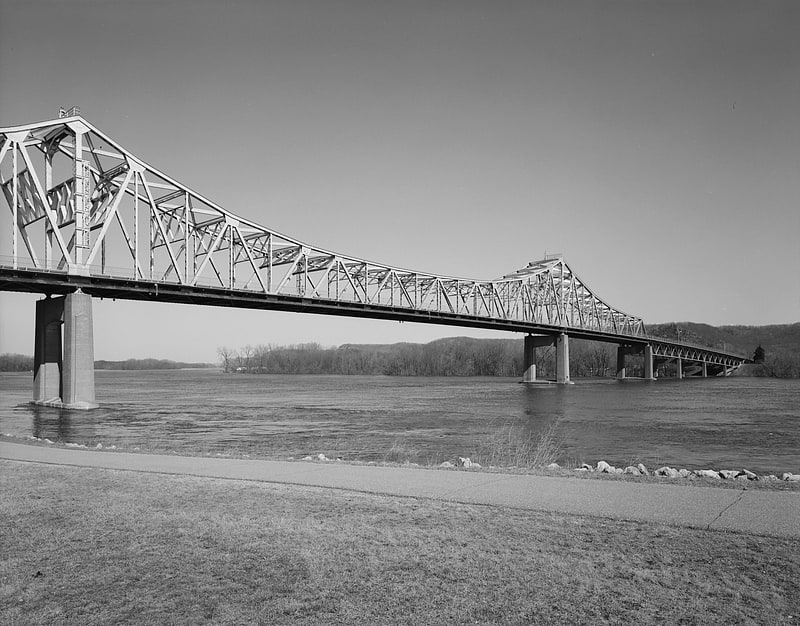 Cantilever bridge in Winona, Minnesota