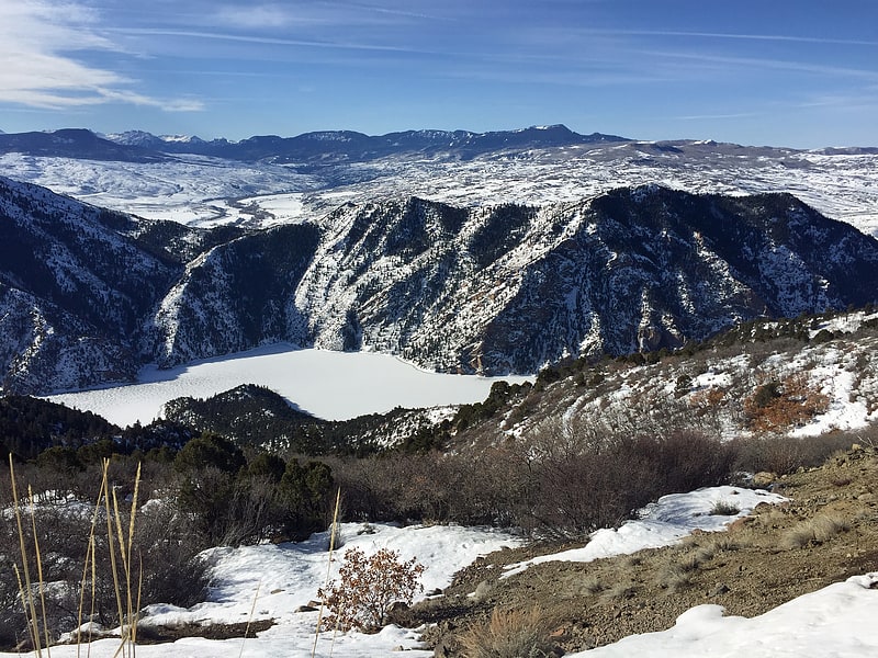 Lac de barrage dans le Colorado