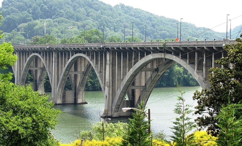 Arch bridge in Knoxville, Tennessee
