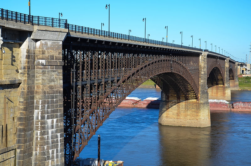 Puente en arco en East St. Louis, Illinois