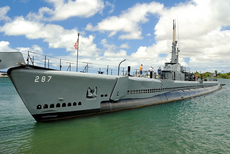 Submarino histórico de la Segunda Guerra Mundial con exposiciones