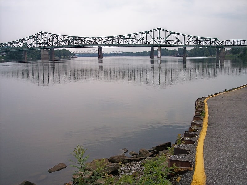 Cantilever bridge in Parkersburg, West Virginia