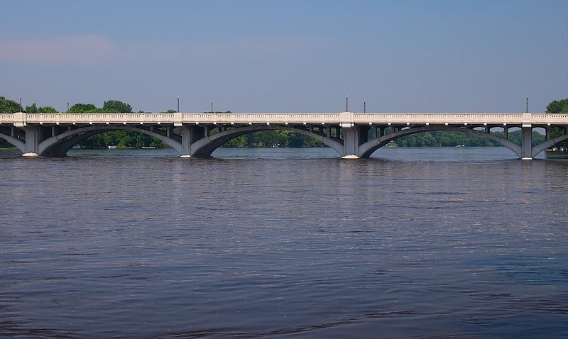 Open-spandrel arch bridge in Anoka, Minnesota