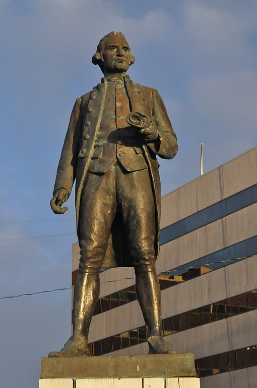 Statue of James Cook