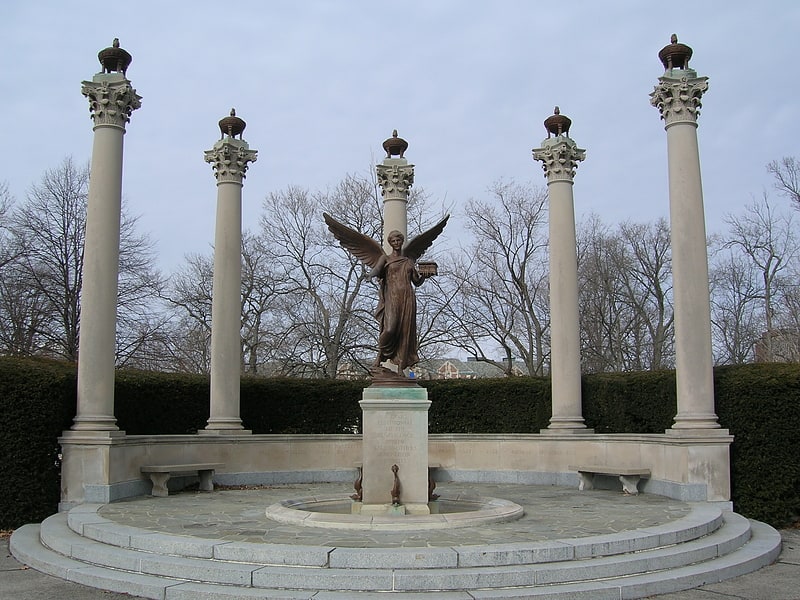 Statue by Daniel Chester French