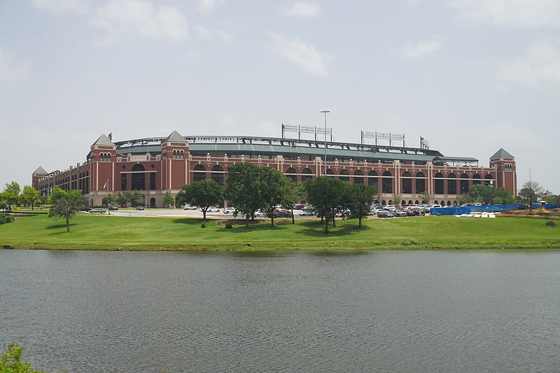 Multi-purpose stadium in Arlington, Texas