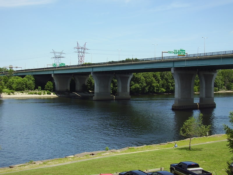 Beam bridge in East Hartford, Connecticut