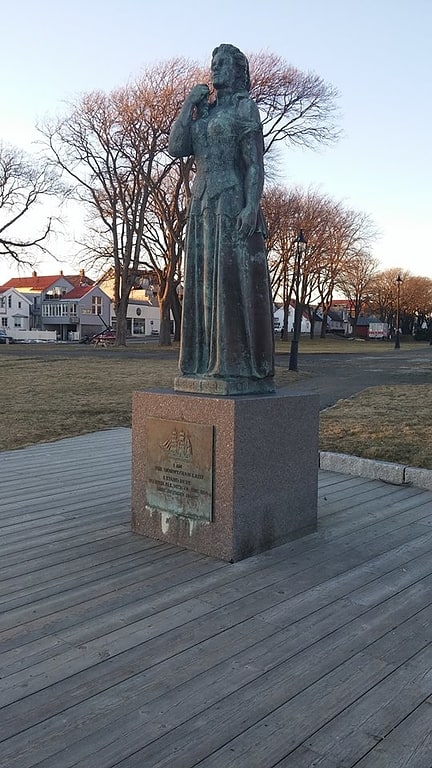 Norwegian Lady Statues