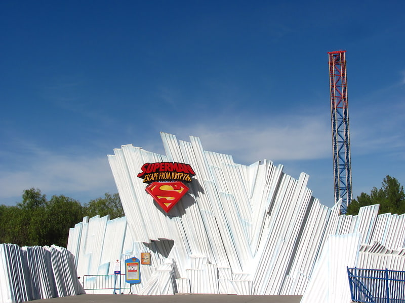 Hochgeschwindigkeits-Achterbahn im Superman-Stil