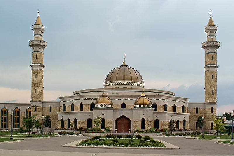 Mezquita ornamentada que ofrece visitas semanales