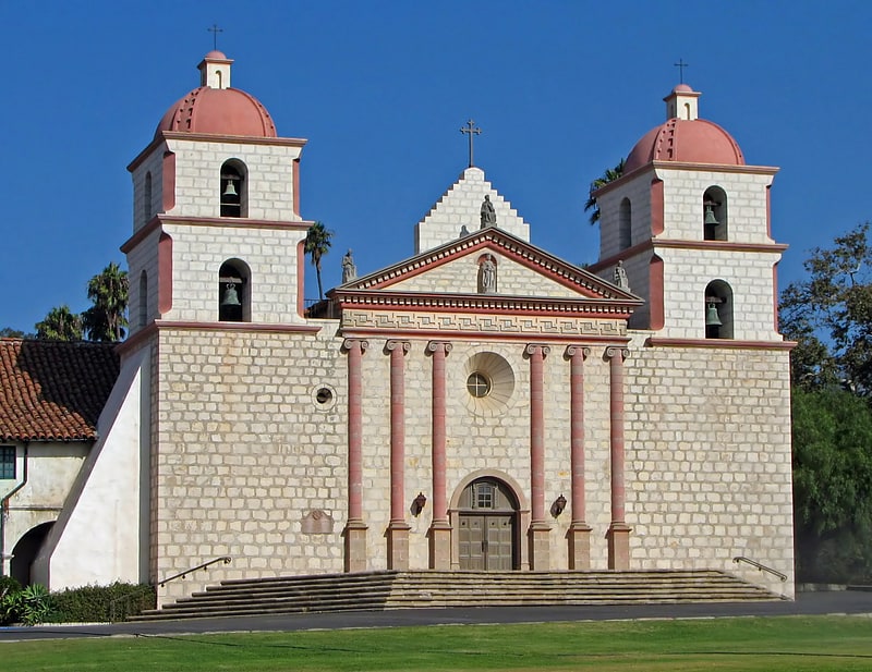 Misión e iglesia católica del siglo XVIII