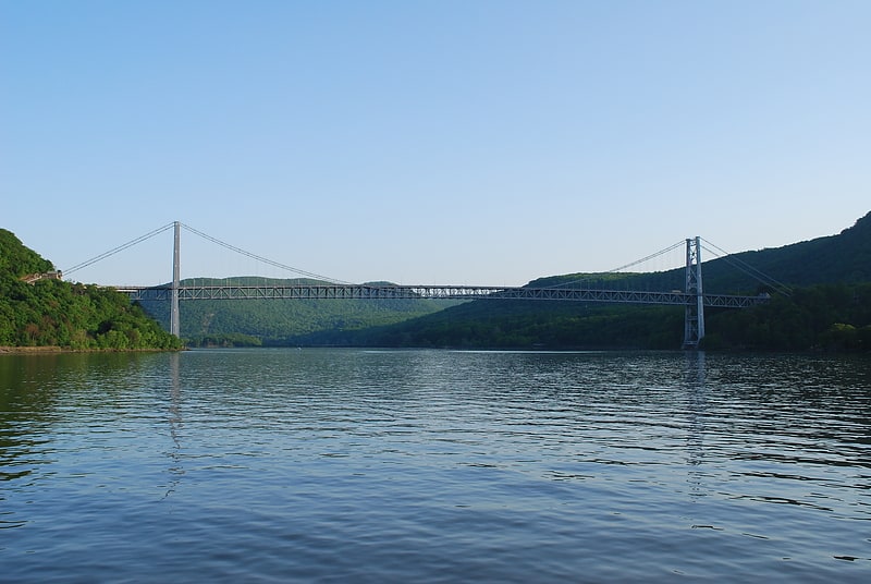 Puente colgante histórico de peaje